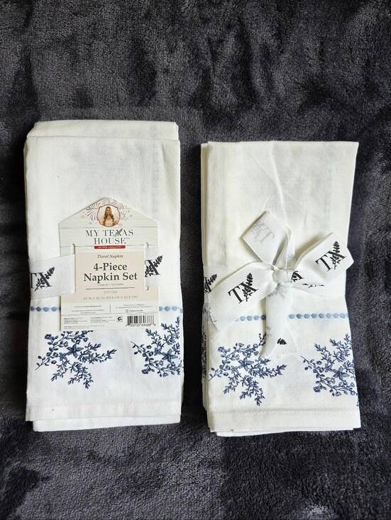 My Texas House Other - 2 sets of 4 New my Texas House Blue White Floral Cotton Cloth Napkins 20 x 20"